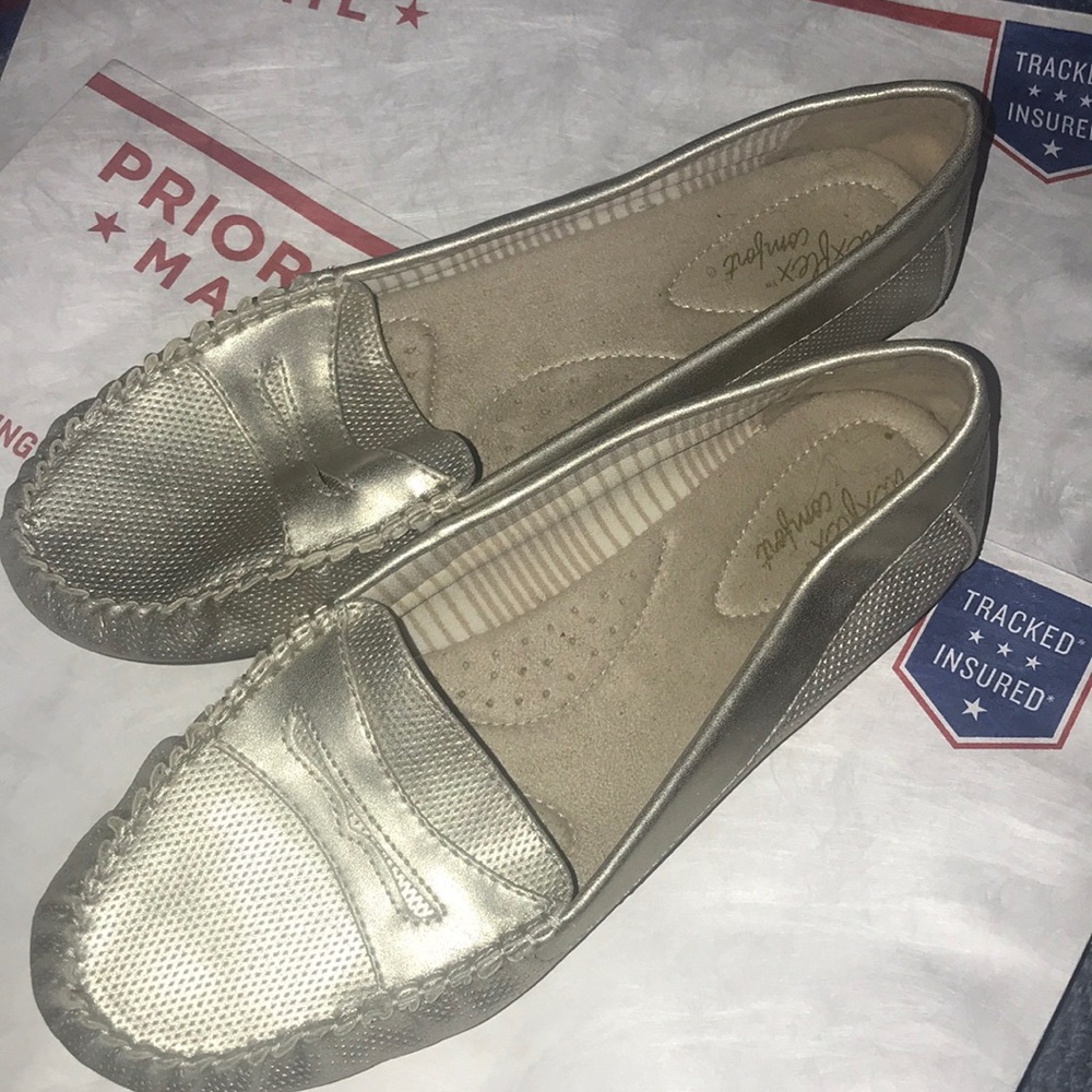 ⭐️LOWEST PRICE ⭐️ Ready to ship ! Women’s flats